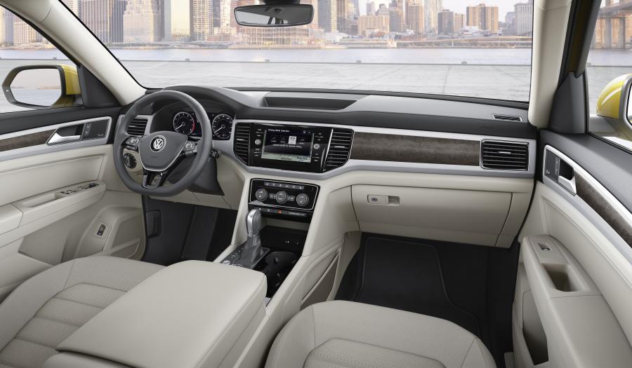 Торпедо Volkswagen Atlas V6 2017 года  (фото 28 из 46)
